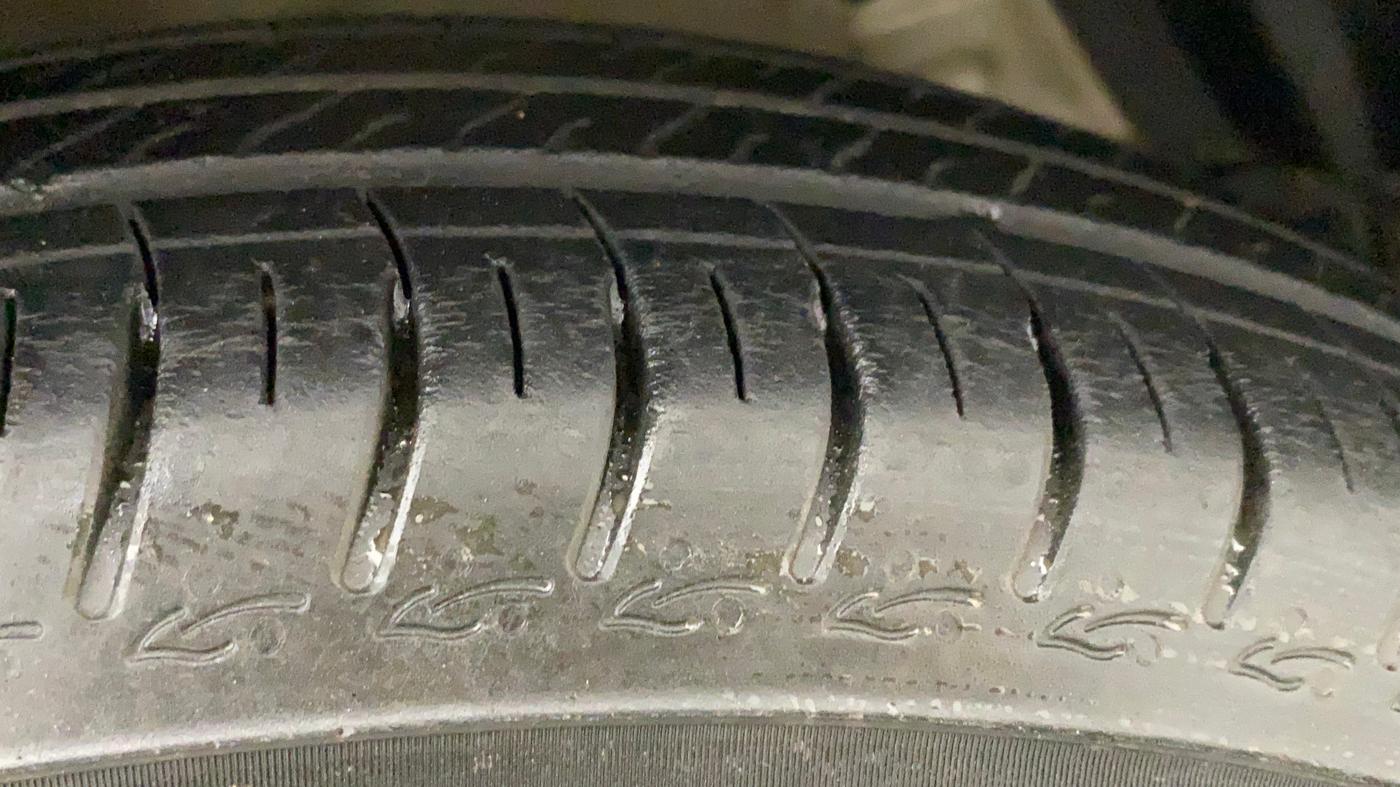 2012 Maruti Swift VXI, Petrol, Manual, 71,972 km, Right Front Tyre Tread