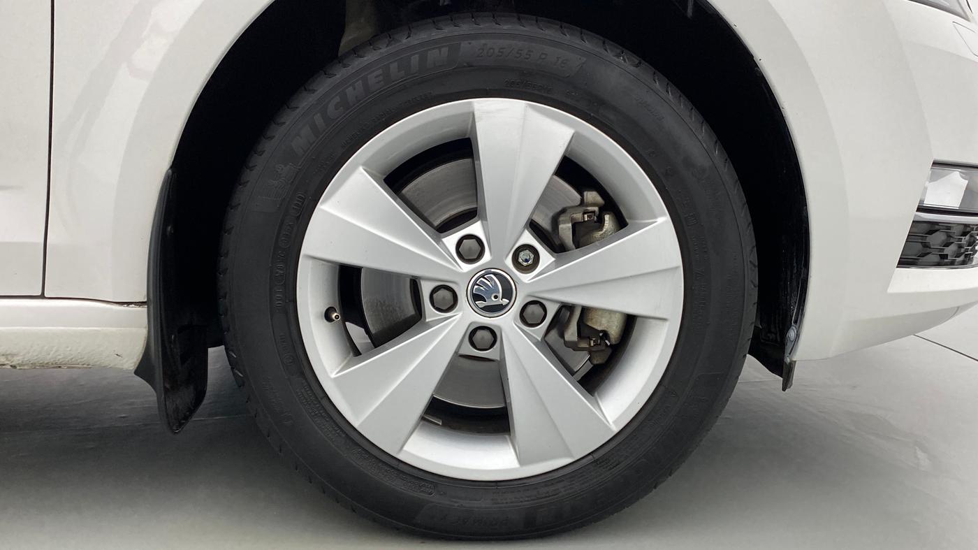 2017 Skoda Octavia 1.8 TSI STYLE AT, Petrol, Automatic, 49,573 km, Right Front Wheel
