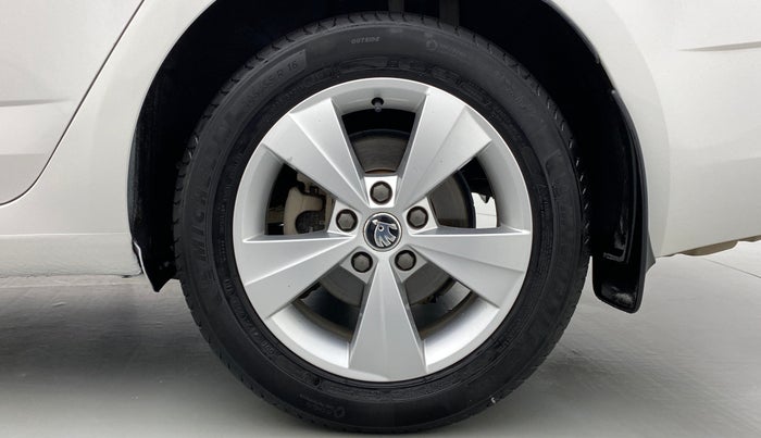 2017 Skoda Octavia 1.8 TSI STYLE AT, Petrol, Automatic, 49,573 km, Left Rear Wheel