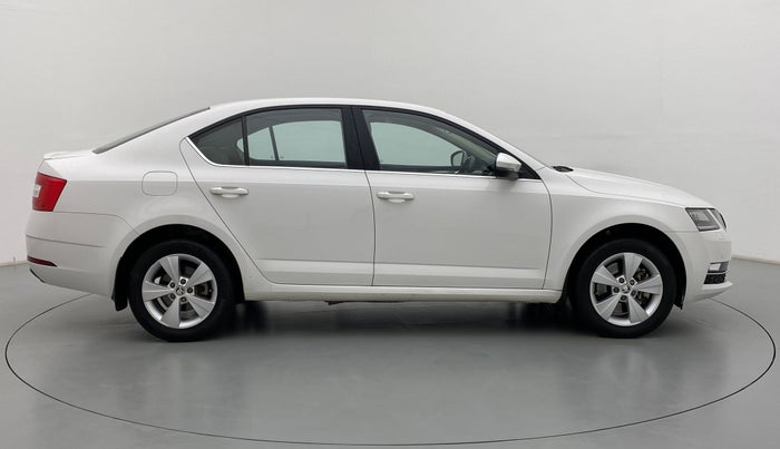 2017 Skoda Octavia 1.8 TSI STYLE AT, Petrol, Automatic, 49,573 km, Right Side View
