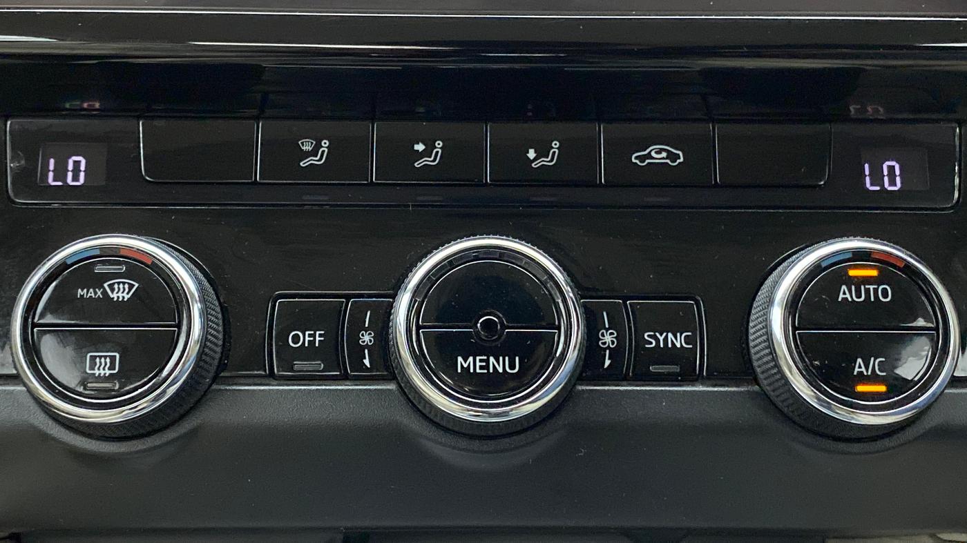 2017 Skoda Octavia 1.8 TSI STYLE AT, Petrol, Automatic, 49,573 km, Automatic Climate Control