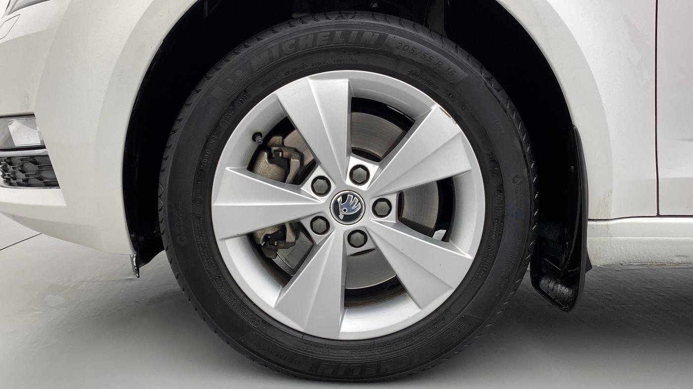 2017 Skoda Octavia 1.8 TSI STYLE AT, Petrol, Automatic, 49,573 km, Left Front Wheel