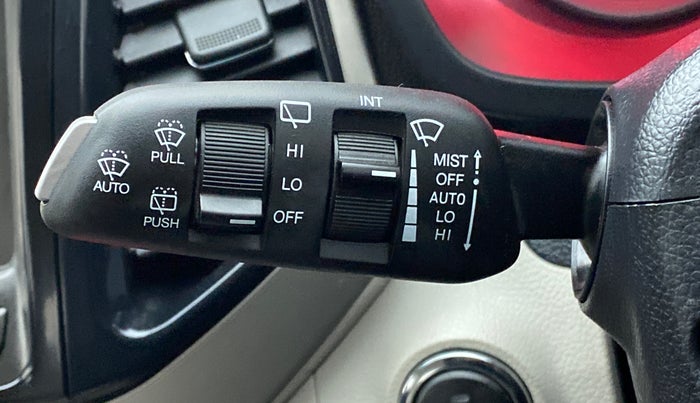 2019 Mahindra XUV300 W8 (O) DIESEL  AT, Diesel, Automatic, 7,815 km, Rain Sensing Wipers