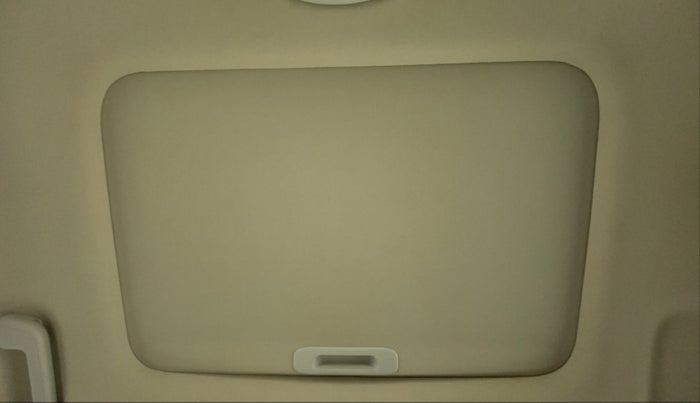 2019 Mahindra XUV300 W8 (O) DIESEL  AT, Diesel, Automatic, 7,815 km, Moonroof/ Sunroof