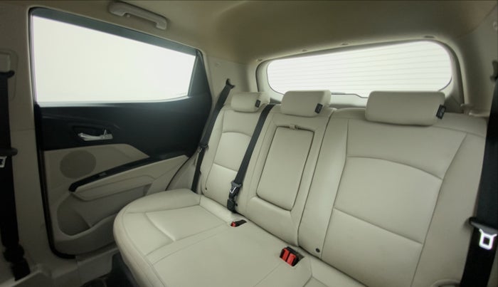 2019 Mahindra XUV300 W8 (O) DIESEL  AT, Diesel, Automatic, 7,815 km, Right Side Rear Door Cabin