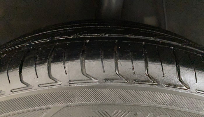 2022 Hyundai GRAND I10 NIOS SPORTZ 1.2 KAPPA VTVT CNG, CNG, Manual, 1,36,340 km, Right Rear Tyre Tread