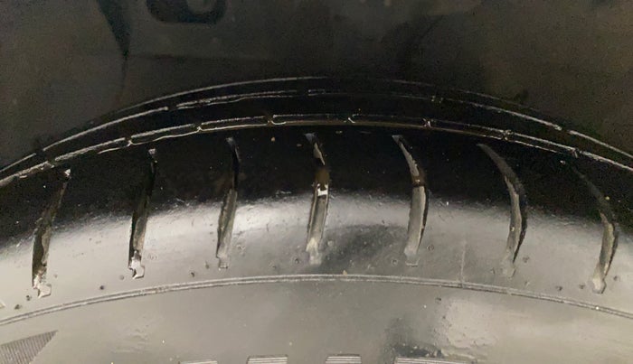 2022 Hyundai GRAND I10 NIOS SPORTZ 1.2 KAPPA VTVT CNG, CNG, Manual, 1,36,340 km, Left Front Tyre Tread