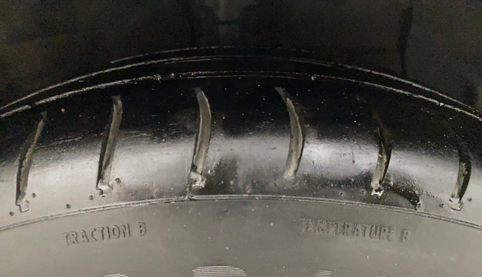 2022 Hyundai GRAND I10 NIOS SPORTZ 1.2 KAPPA VTVT CNG, CNG, Manual, 1,36,340 km, Right Front Tyre Tread