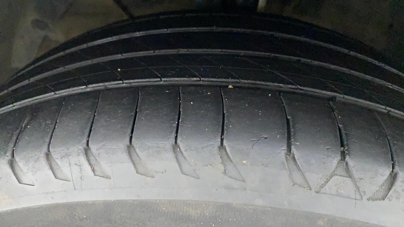 2016 Maruti Baleno ALPHA DIESEL 1.3, Diesel, Manual, 1,23,564 km, Left Front Tyre Tread