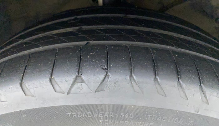 2016 Maruti Baleno ALPHA DIESEL 1.3, Diesel, Manual, 1,23,564 km, Right Front Tyre Tread
