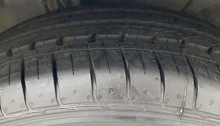2015 Hyundai Elite i20 MAGNA 1.2, Petrol, Manual, 46,133 km, Right Front Tyre Tread