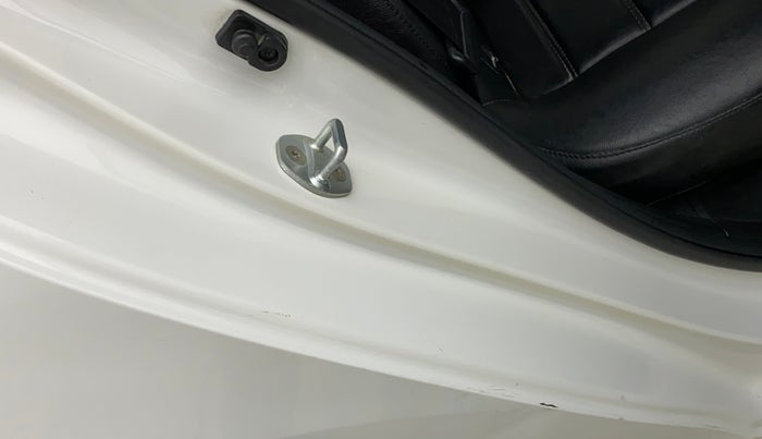 2015 Hyundai Elite i20 MAGNA 1.2, Petrol, Manual, 46,133 km, Right C pillar - Minor scratches