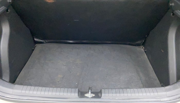 2015 Hyundai Elite i20 MAGNA 1.2, Petrol, Manual, 46,133 km, Boot Inside