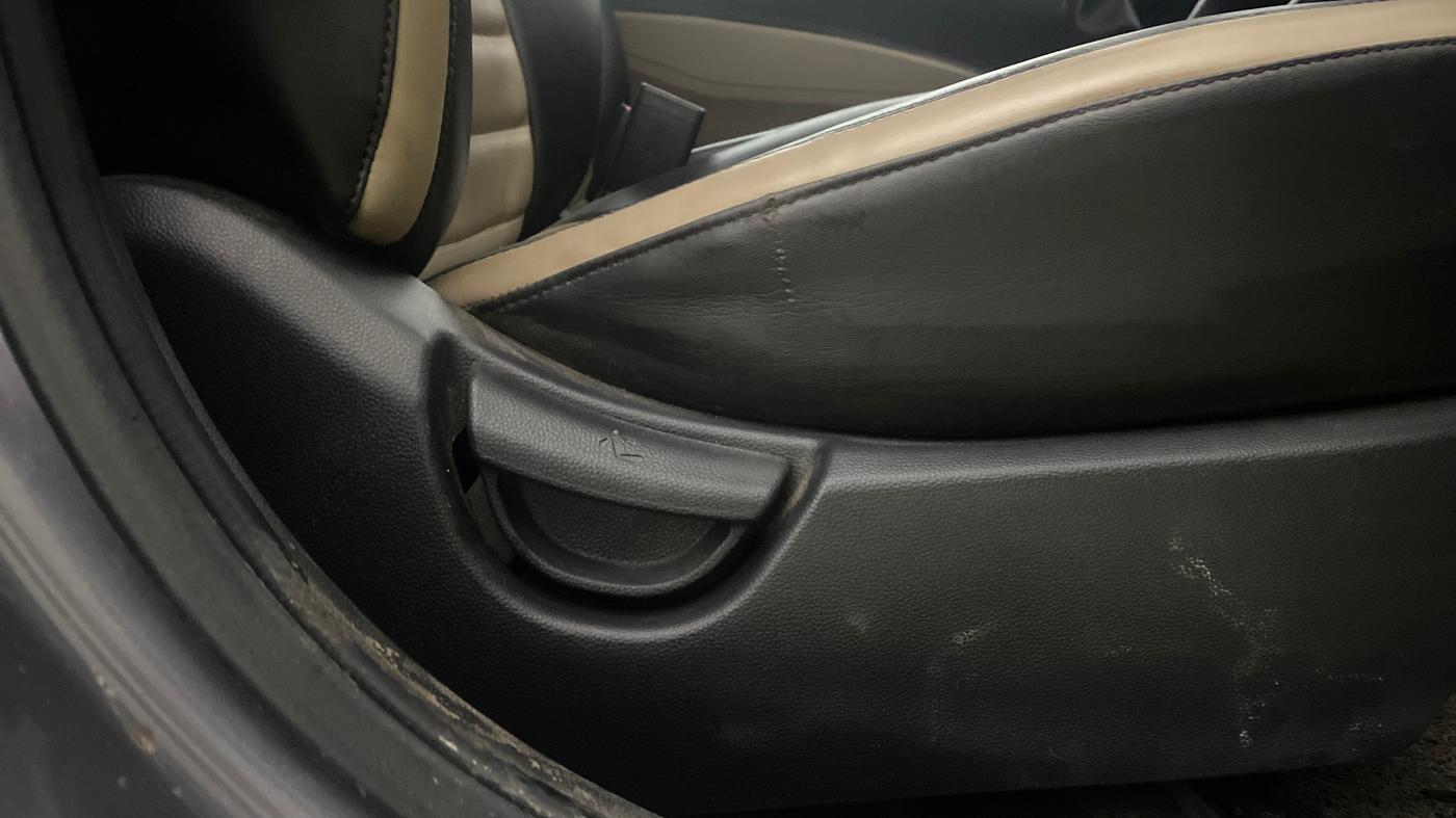 2018 Hyundai Grand i10 SPORTZ 1.2 KAPPA VTVT, Petrol, Manual, 46,444 km, Driver Side Adjustment Panel