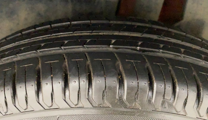 2017 Maruti Dzire VXI, Petrol, Manual, 21,216 km, Left Rear Tyre Tread