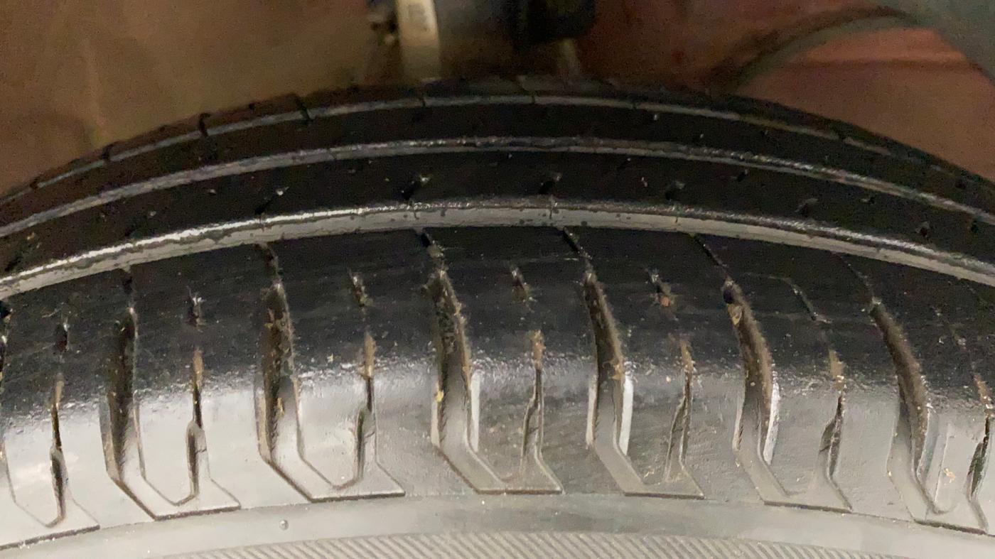 2017 Maruti Dzire VXI, Petrol, Manual, 21,216 km, Right Front Tyre Tread