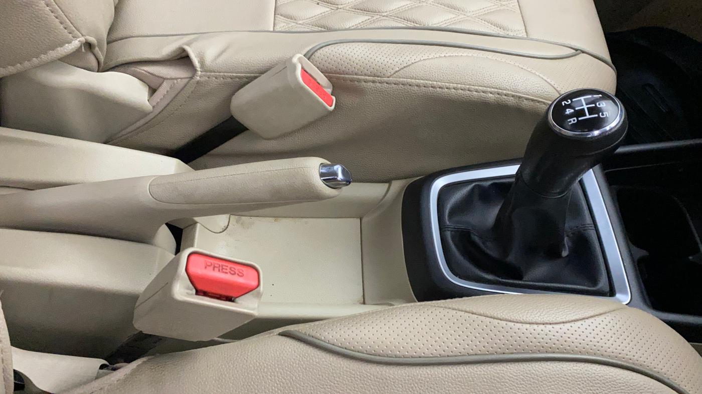 2017 Maruti Dzire VXI, Petrol, Manual, 21,216 km, Gear Lever
