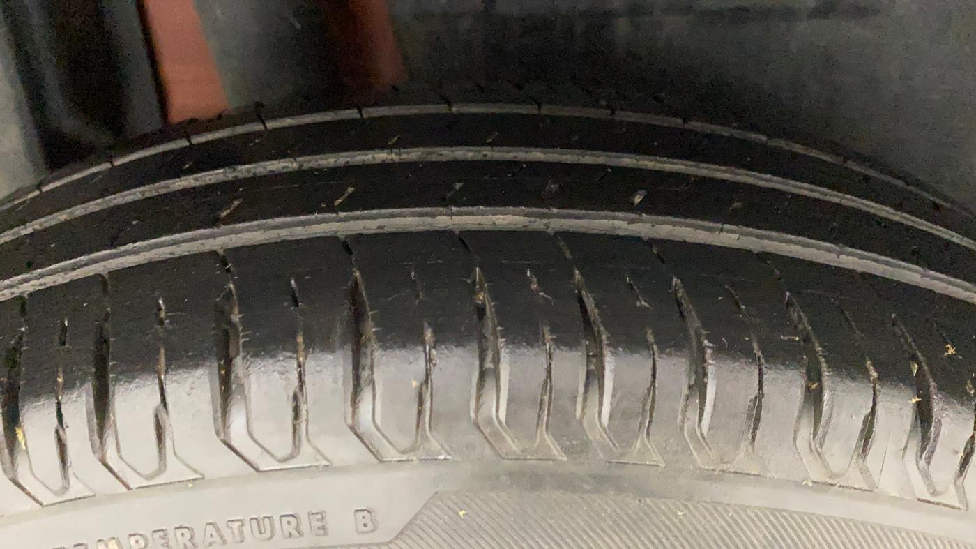 2017 Maruti Dzire VXI, Petrol, Manual, 21,216 km, Right Rear Tyre Tread