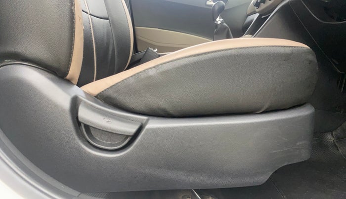 2016 Hyundai Grand i10 SPORTZ 1.2 KAPPA VTVT, Petrol, Manual, 86,476 km, Driver Side Adjustment Panel