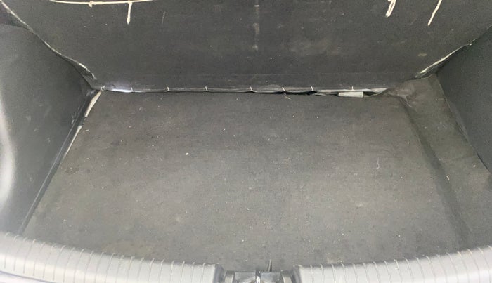 2016 Hyundai Grand i10 SPORTZ 1.2 KAPPA VTVT, Petrol, Manual, 86,476 km, Boot Inside