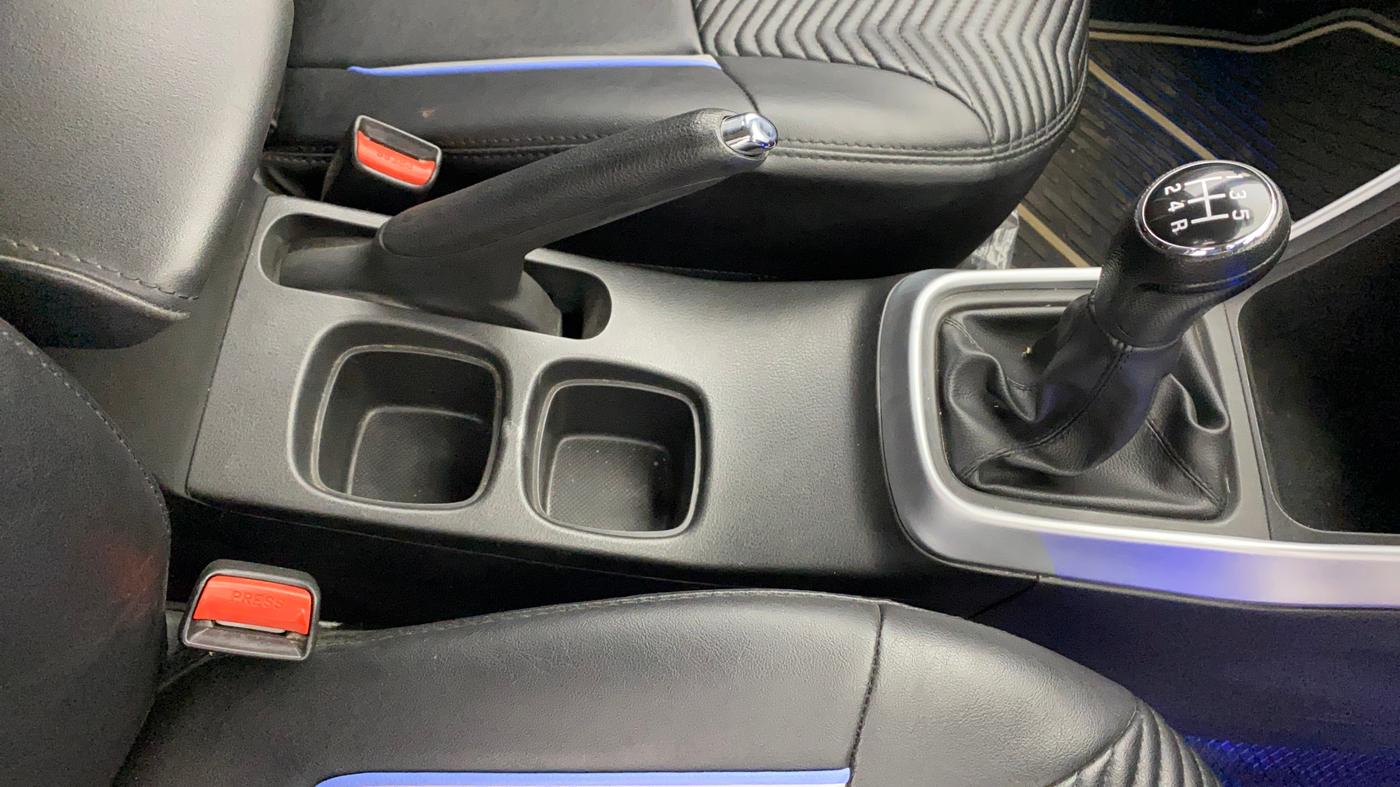 2021 Maruti S Cross ZETA 1.5, Petrol, Manual, 38,329 km, Gear Lever