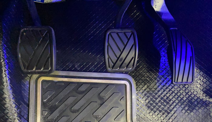 2021 Maruti S Cross ZETA 1.5, Petrol, Manual, 38,329 km, Pedals