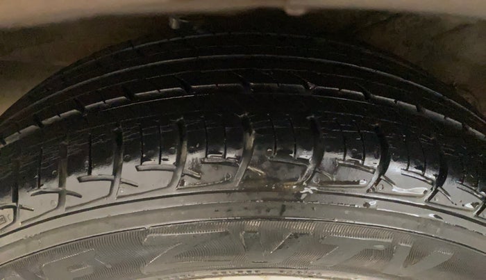 2015 Maruti Ciaz ZXI, Petrol, Manual, 49,901 km, Right Rear Tyre Tread