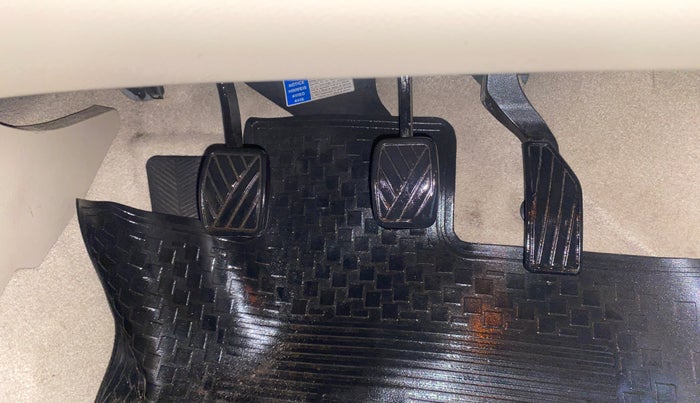 2015 Maruti Ciaz ZXI, Petrol, Manual, 49,901 km, Pedals