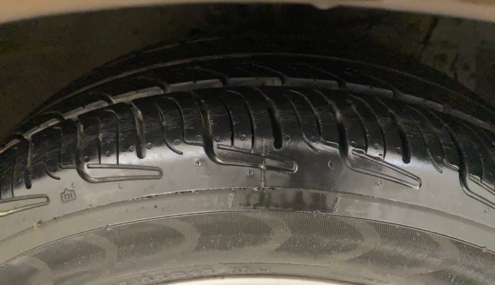 2015 Maruti Ciaz ZXI, Petrol, Manual, 49,901 km, Right Front Tyre Tread