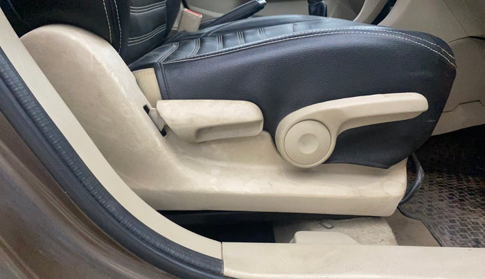 2015 Maruti Ciaz ZXI, Petrol, Manual, 49,901 km, Driver Side Adjustment Panel