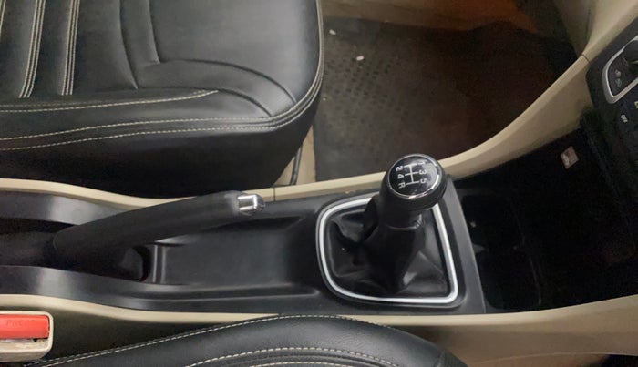 2015 Maruti Ciaz ZXI, Petrol, Manual, 49,901 km, Gear Lever