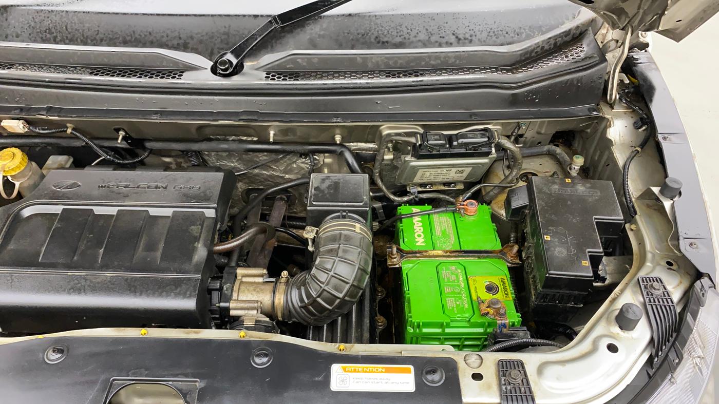 2016 Mahindra Kuv100 K4 PLUS 6 STR, Petrol, Manual, 70,946 km, Engine View - Left