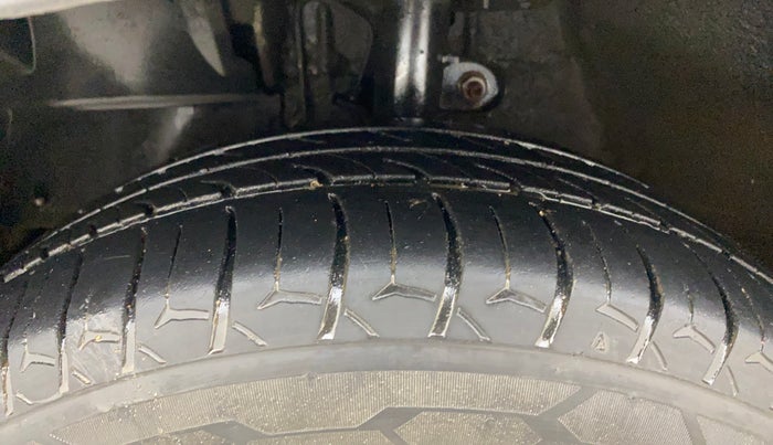 2016 Mahindra Kuv100 K4 PLUS 6 STR, Petrol, Manual, 70,946 km, Left Front Tyre Tread