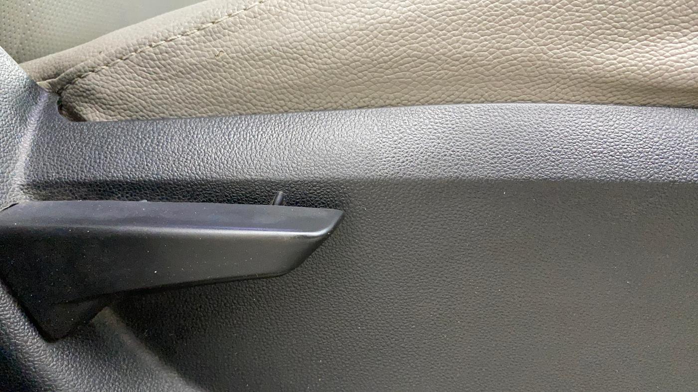 2016 Mahindra Kuv100 K4 PLUS 6 STR, Petrol, Manual, 70,946 km, Driver Side Adjustment Panel