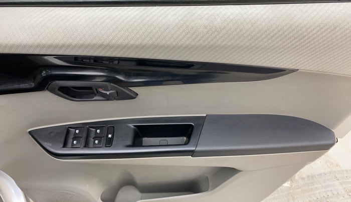 2016 Mahindra Kuv100 K4 PLUS 6 STR, Petrol, Manual, 70,946 km, Driver Side Door Panels Control