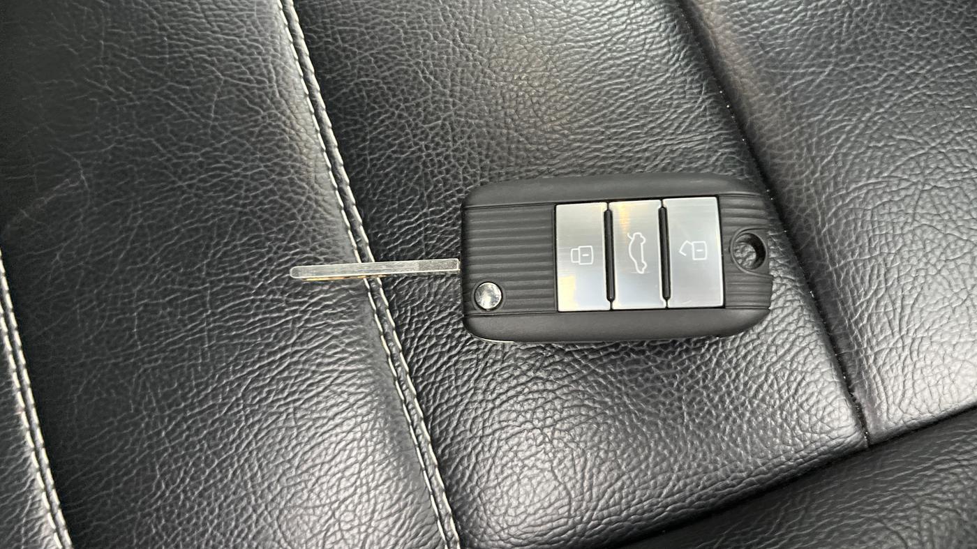 2024 MG ASTOR Sprint 1.5 MT (Ivory), Petrol, Manual, 21,375 km, Key Close Up