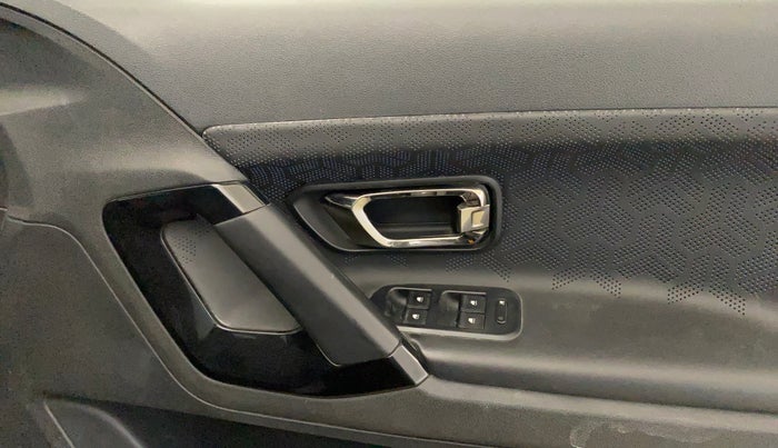 2024 Tata Harrier ADVENTURE PLUS DARK EDITION AT, Diesel, Automatic, 57,919 km, Driver Side Door Panels Control