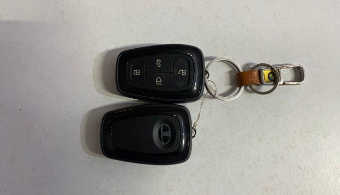 2024 Tata Harrier ADVENTURE PLUS DARK EDITION AT, Diesel, Automatic, 57,919 km, Key Close Up