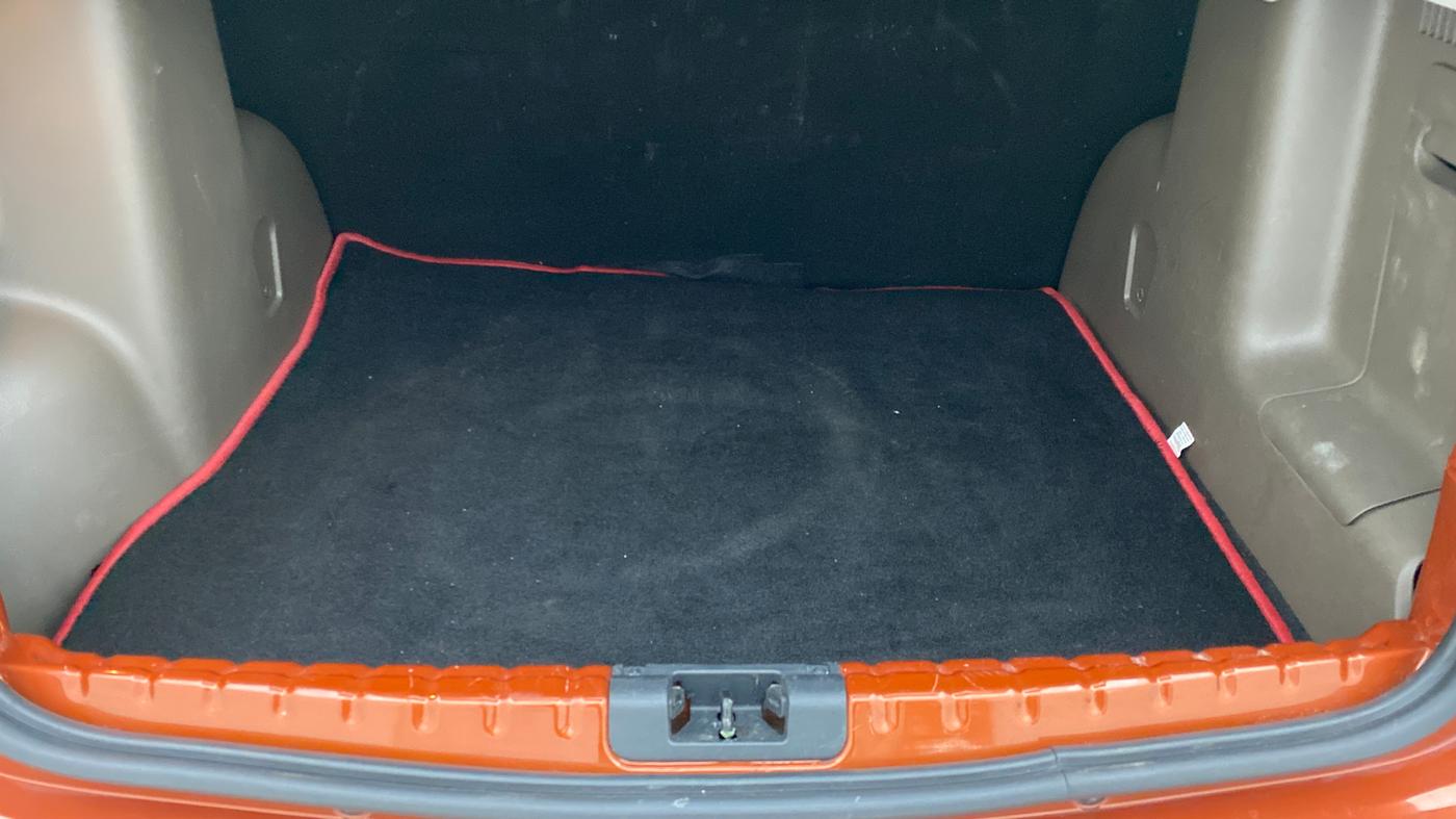 2018 Renault Duster RXS CVT 106 PS, Petrol, Automatic, 36,863 km, Boot Inside