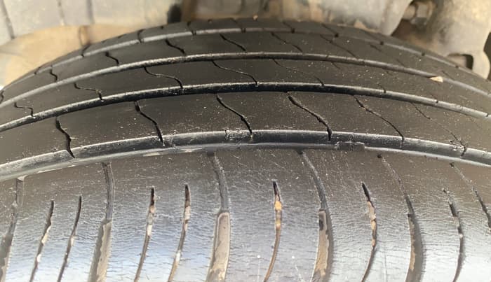 2021 Mahindra XUV300 W8 1.2 PETROL, Petrol, Manual, 58,969 km, Right Rear Tyre Tread