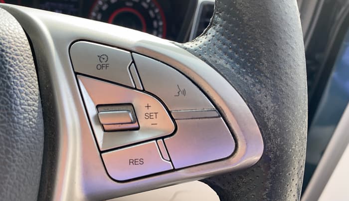 2021 Mahindra XUV300 W8 1.2 PETROL, Petrol, Manual, 58,969 km, Adaptive Cruise Control