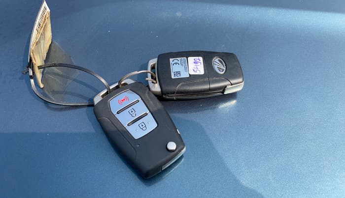 2021 Mahindra XUV300 W8 1.2 PETROL, Petrol, Manual, 58,969 km, Key Close Up