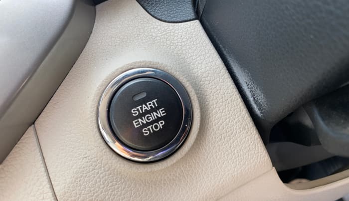 2021 Mahindra XUV300 W8 1.2 PETROL, Petrol, Manual, 58,969 km, Keyless Start/ Stop Button