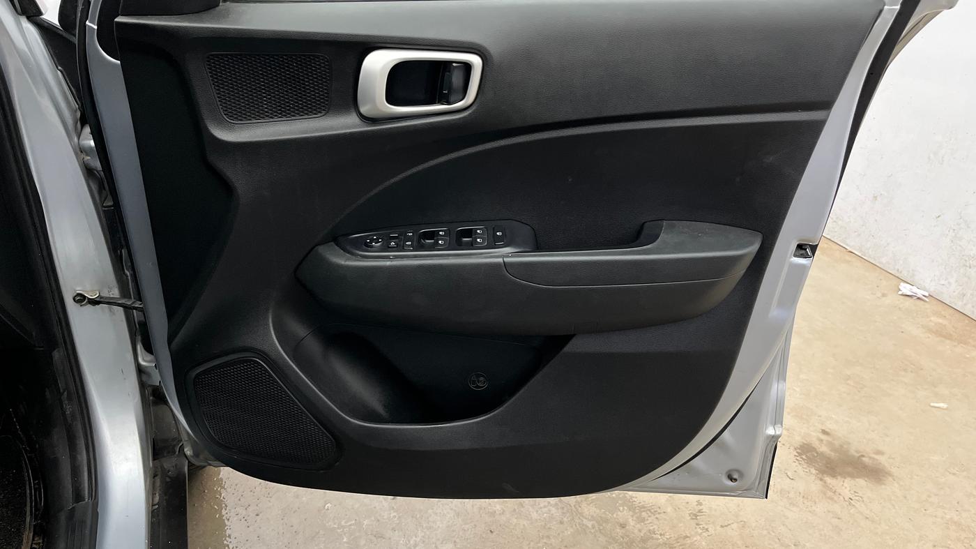 2022 Hyundai VENUE SX 1.0 TURBO IMT, Petrol, Manual, 76,111 km, Driver Side Door Panels Control
