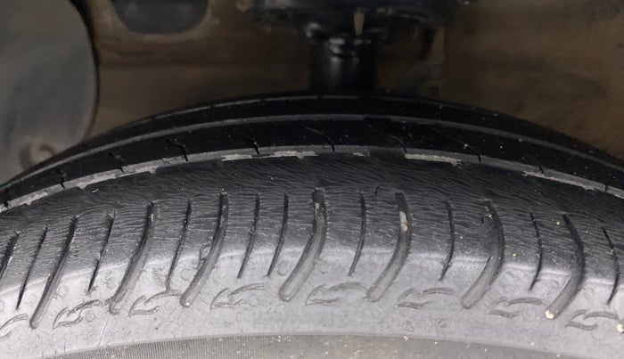 2015 Hyundai Xcent S 1.2, Petrol, Manual, 1,11,396 km, Left Front Tyre Tread