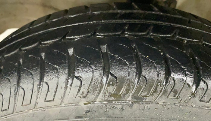 2011 Maruti Wagon R 1.0 VXI, Petrol, Manual, 77,193 km, Left Front Tyre Tread