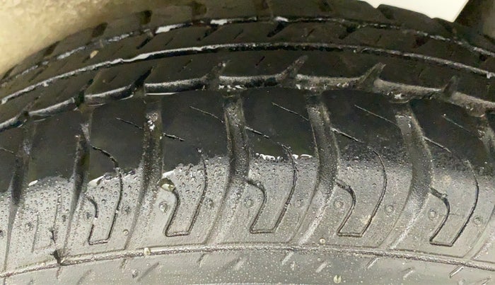 2011 Maruti Wagon R 1.0 VXI, Petrol, Manual, 77,193 km, Left Rear Tyre Tread