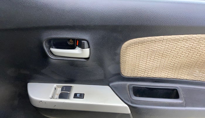 2018 Maruti Wagon R 1.0 LXI CNG, CNG, Manual, 97,067 km, Driver Side Door Panels Control