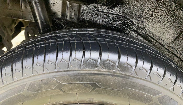 2018 Maruti Wagon R 1.0 LXI CNG, CNG, Manual, 97,067 km, Right Rear Tyre Tread