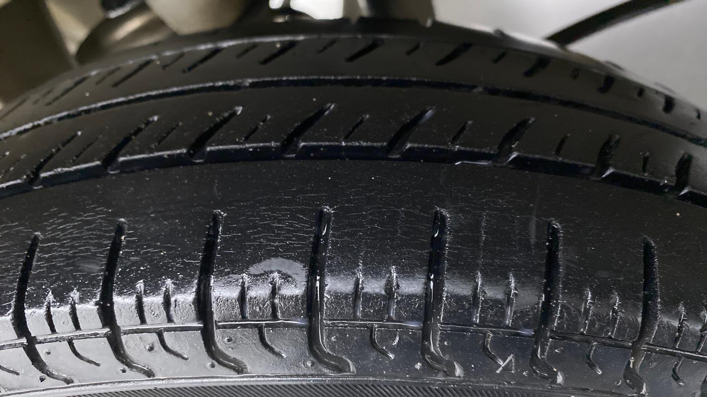 2019 Maruti Alto 800 LXI, Petrol, Manual, 63,389 km, Right Rear Tyre Tread